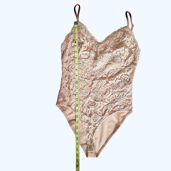 Forever 21 Cream Lace Bodysuit Sz S - Picture 5 of 6